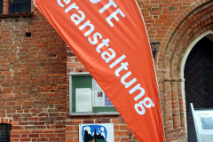 eingang_marienkirche_kluetz_cap_arcona_wanderausstellung